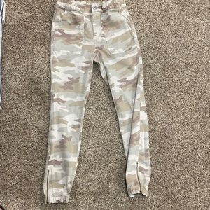 Woman’s American Eagle High-Waisted Jegging Jogger Size 6